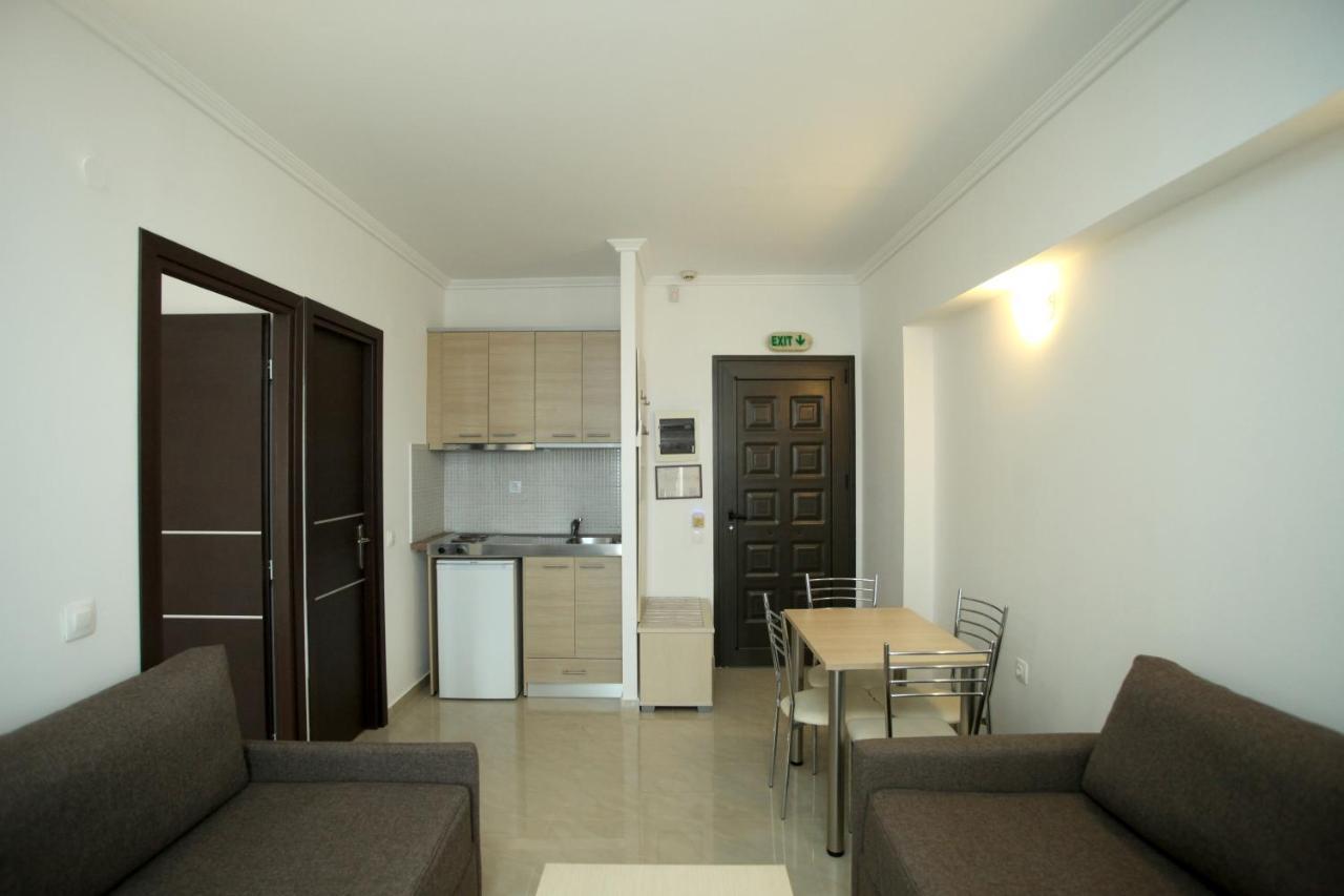 Naias Aparthotel Hanioti Exterior foto