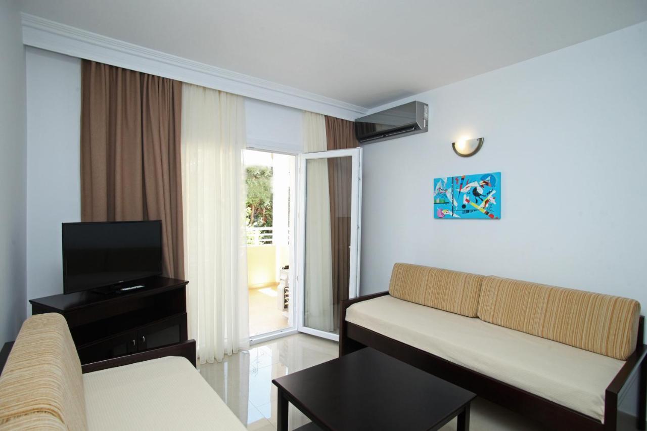 Naias Aparthotel Hanioti Exterior foto