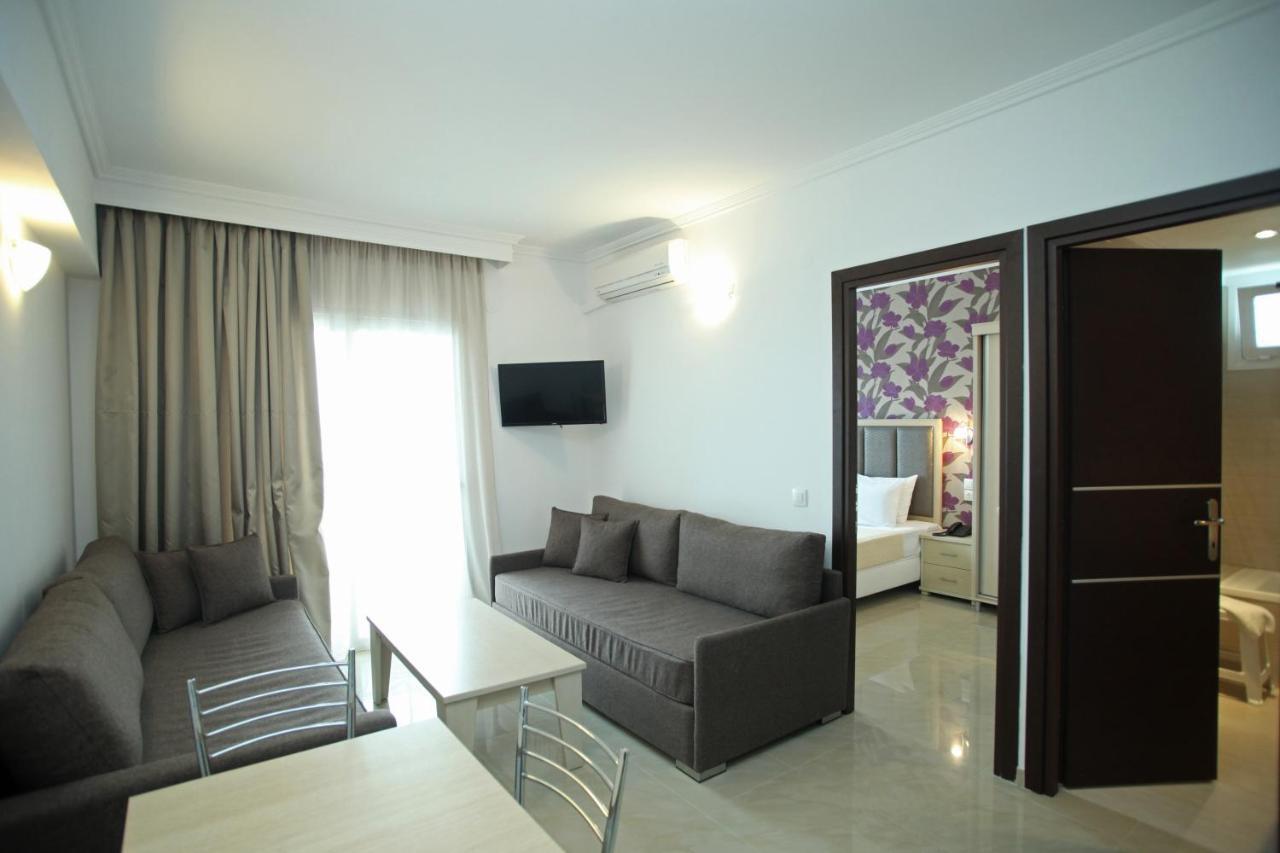 Naias Aparthotel Hanioti Exterior foto